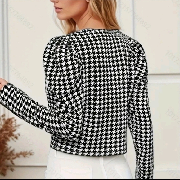 NWT, Sz. S, black and white, cropped long-sleeved, open front sweater/coat. - Picture 4 of 8